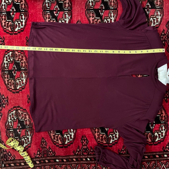 Amour Vert Long-Sleeved Blouse w/ Keyhole Neckline - Picture 12 of 16